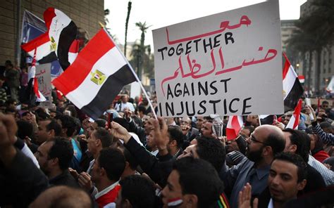 Den 2011 års Egyptiska Revolutionens djupgående inverkan på den politiska landskapets struktur och den nya demokratins födelse