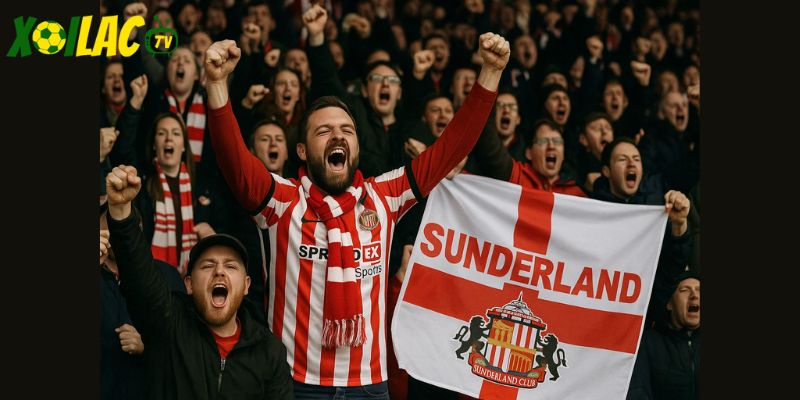 CĐV Sunderland tiếp lửa cho đội trong Man Utd vs Sunderland tại Old Trafford.